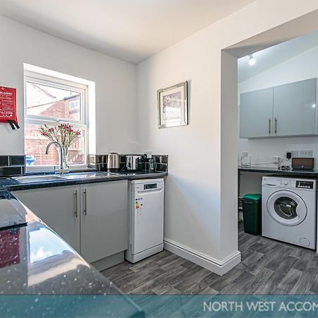 Wellfield Serviced Accommodation ワーリントン エクステリア 写真