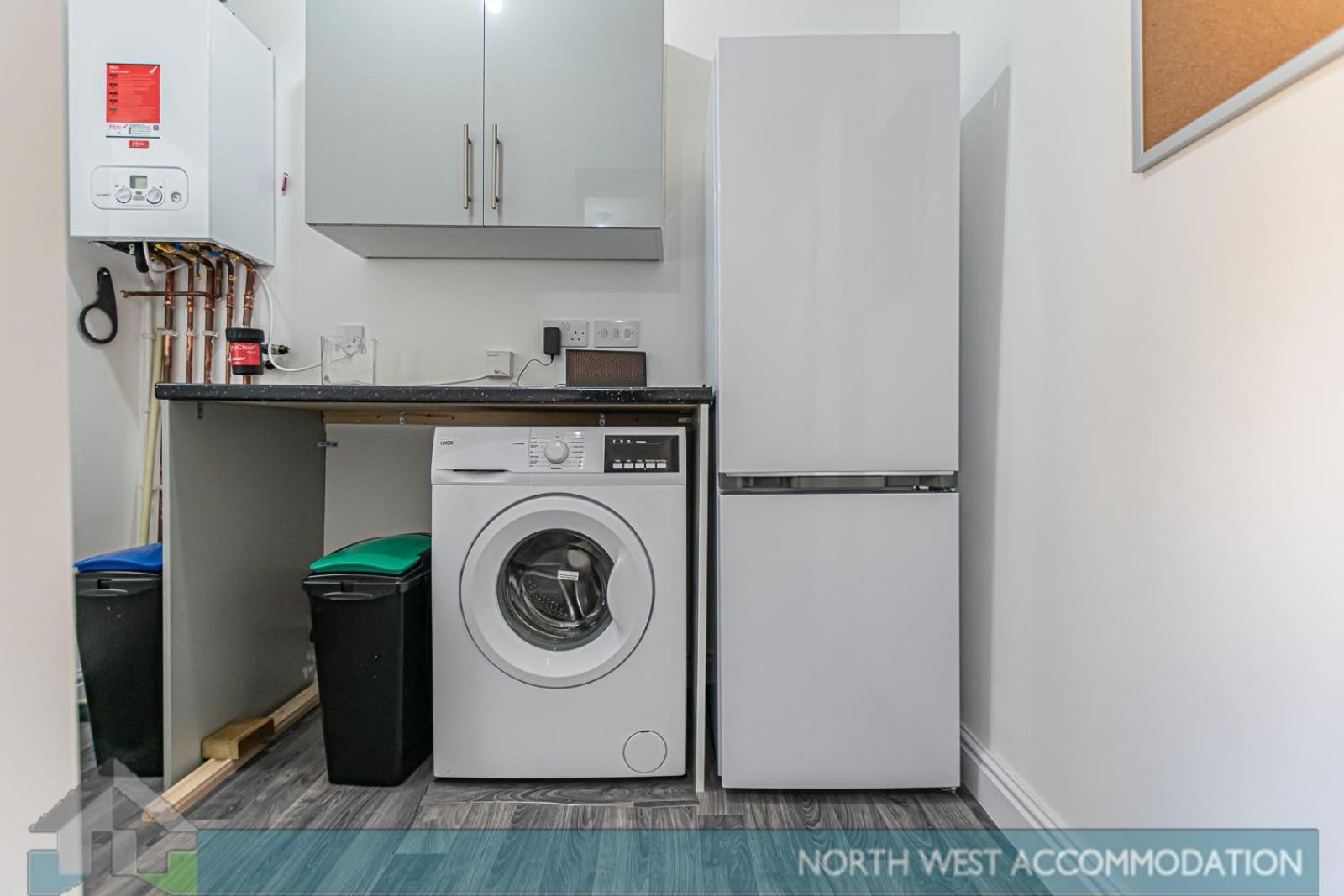 Wellfield Serviced Accommodation ワーリントン エクステリア 写真