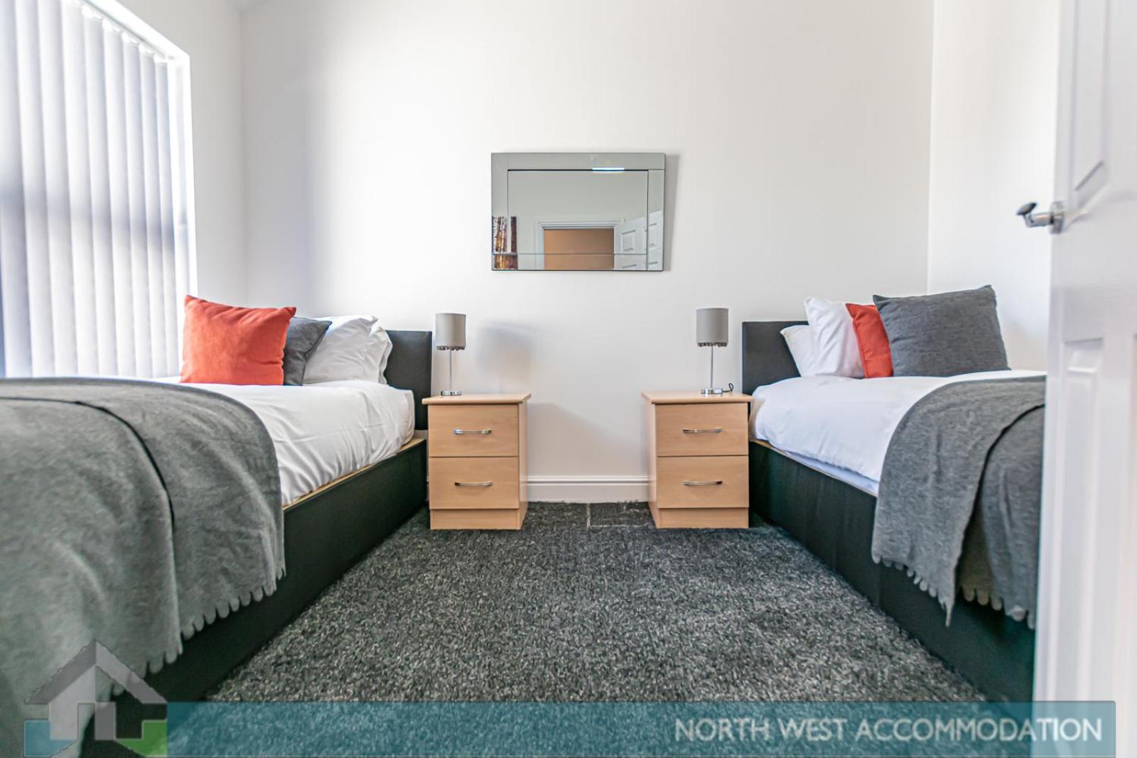 Wellfield Serviced Accommodation ワーリントン エクステリア 写真