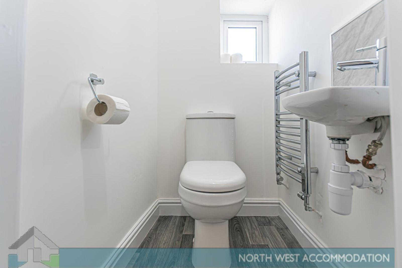 Wellfield Serviced Accommodation ワーリントン エクステリア 写真