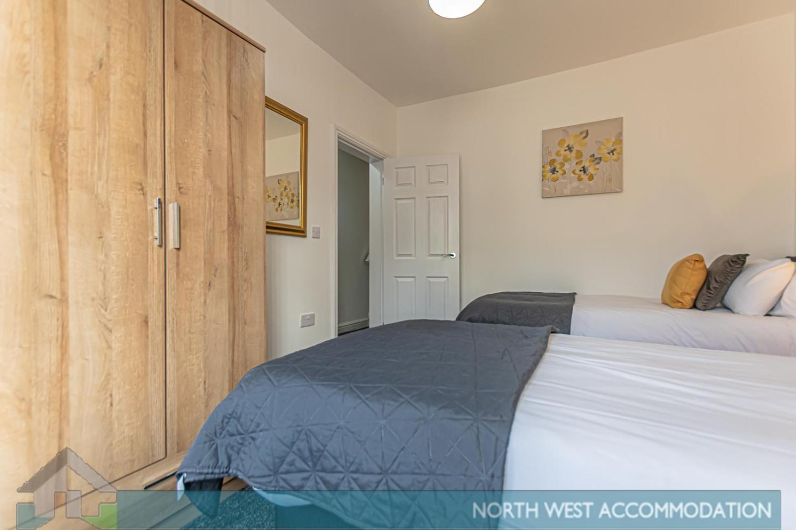 Wellfield Serviced Accommodation ワーリントン エクステリア 写真