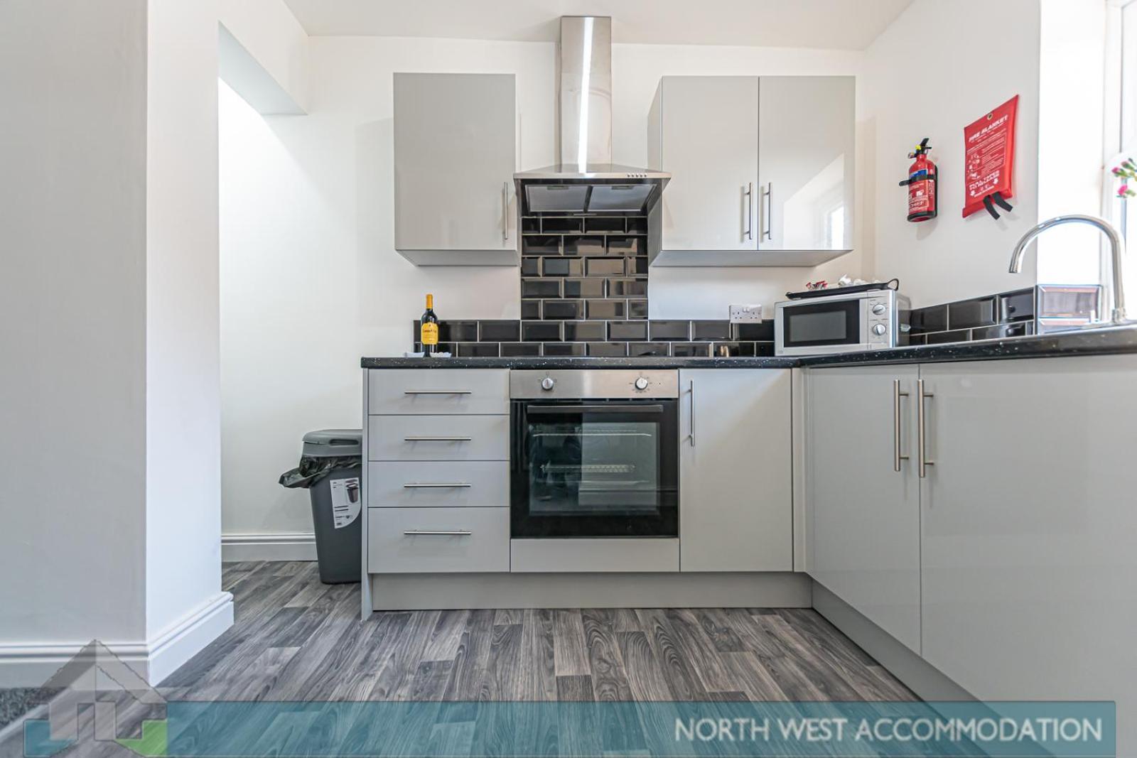 Wellfield Serviced Accommodation ワーリントン エクステリア 写真