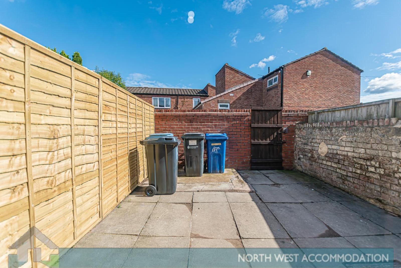 Wellfield Serviced Accommodation ワーリントン エクステリア 写真