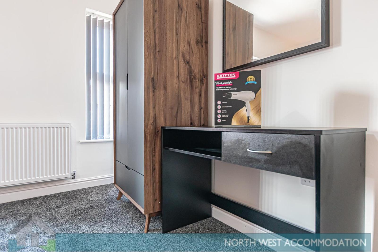 Wellfield Serviced Accommodation ワーリントン エクステリア 写真